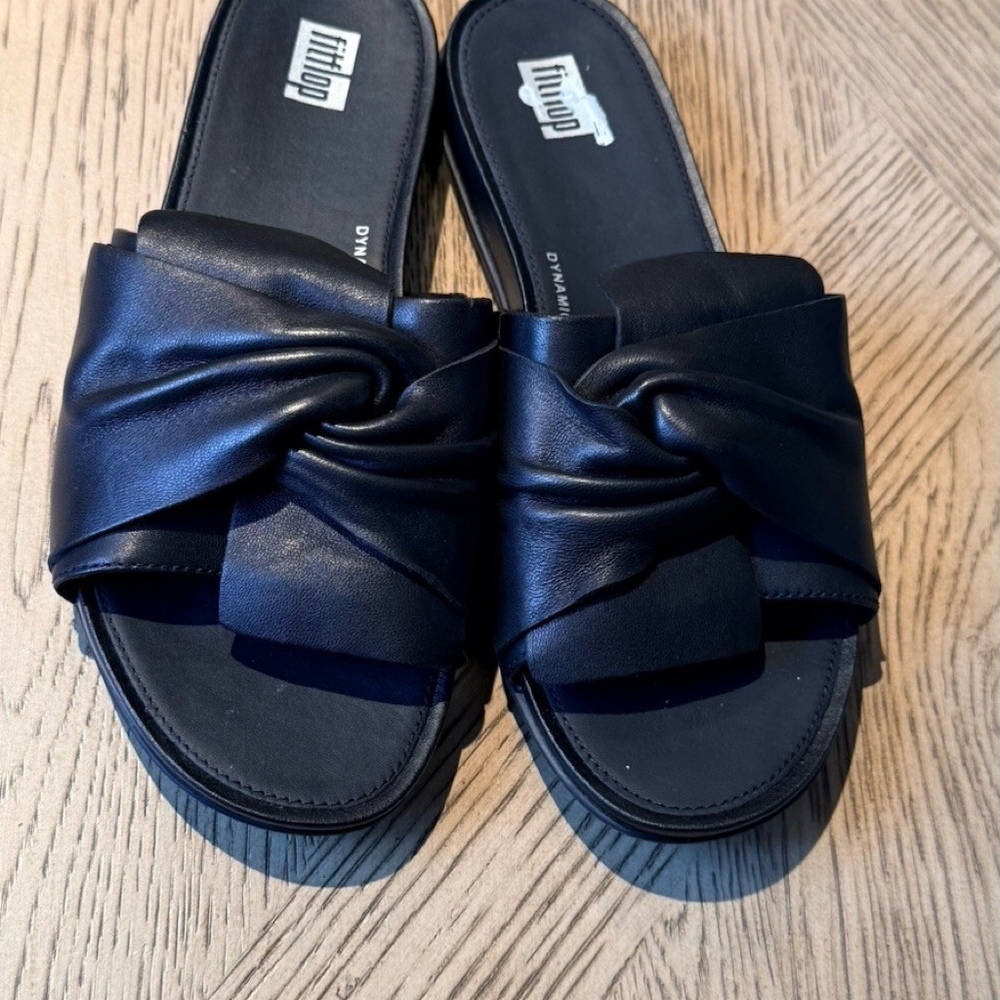 FitFlop Gracie Sandals Shoes Womens Size 7 Black Soft-Twist Leather Slide Wide - Picture 2 of 4